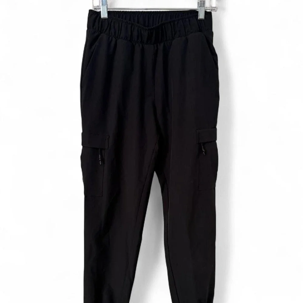 Mondetta black cargo joggers with zipper pockets and cuffs. Size S